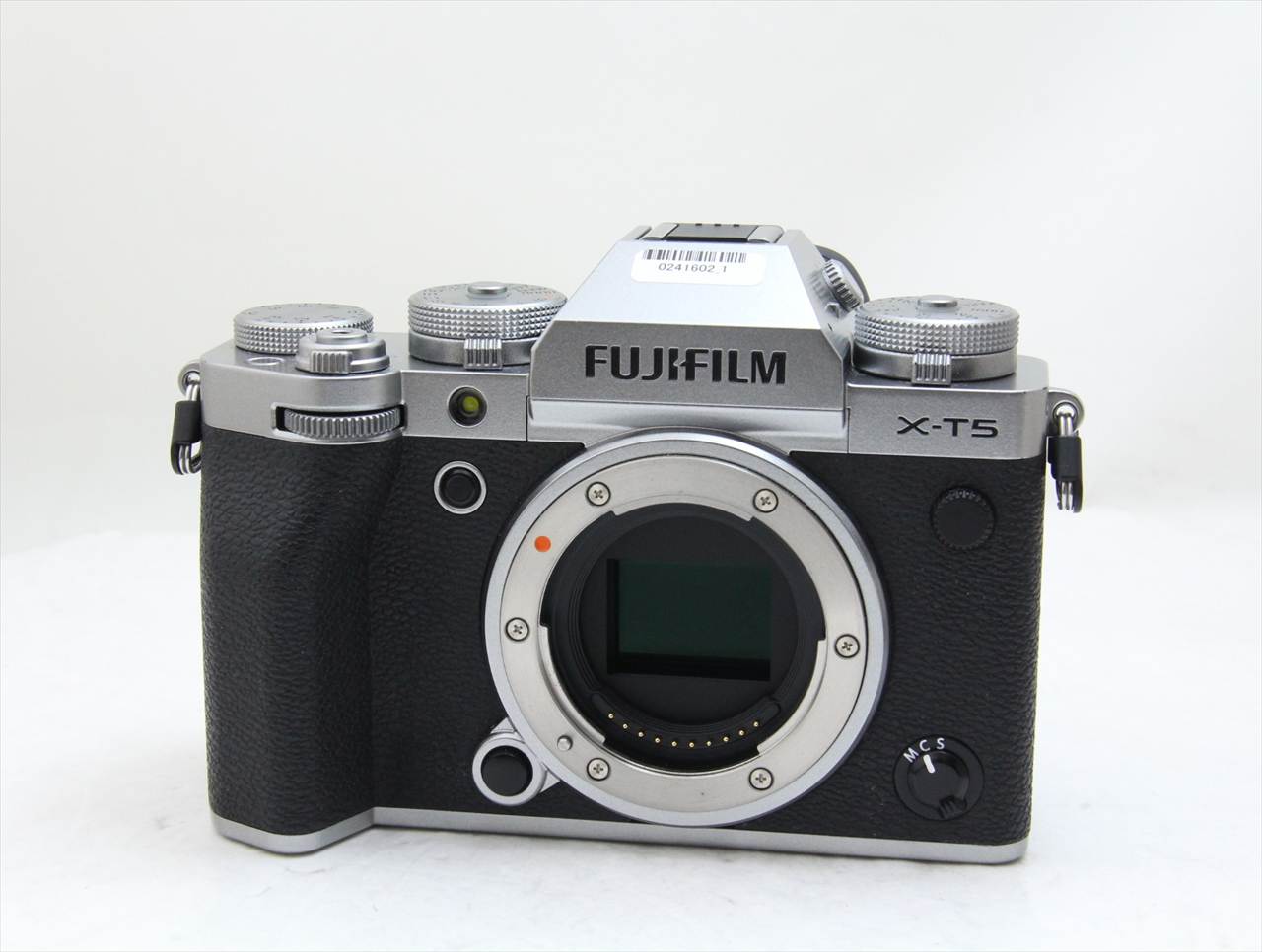 【中古】 富士フイルム(fujifilm) FUJIFILM X-T5 ボディ [シルバー]